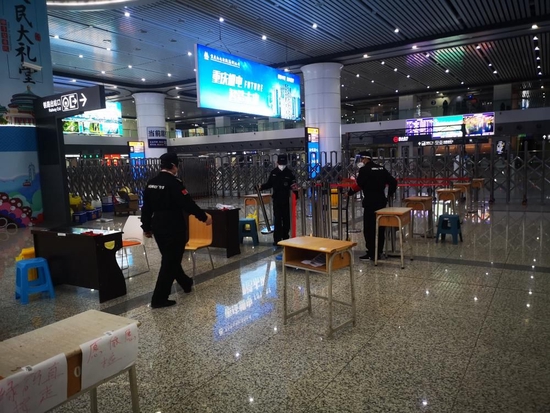 重庆西站正在拆除落地核酸检测等设施设备
