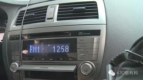 重庆闹市区惊现"黄段子"广播 车上小孩一脸茫然