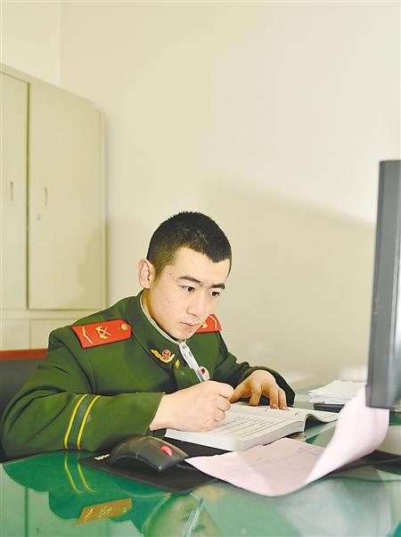 重庆"最美武警"救助老人上央视成"网红"