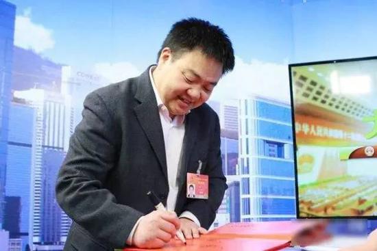 重庆天圣制药上市首日涨停 老板刘群身家达22亿