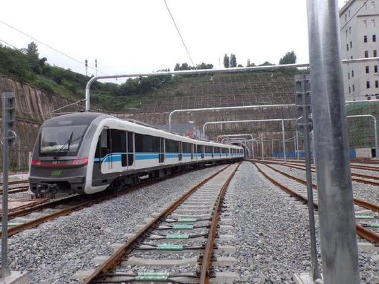 5号线列车进行接触网热滑试验预计年底前开通