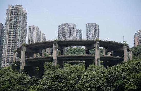 车库爬楼梯屋顶开汽车这些建筑很重庆