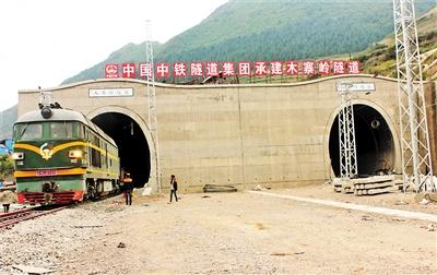 木寨岭隧道,处于甘肃岷县与漳县之间,地质复杂多变,被专家称为"国内独