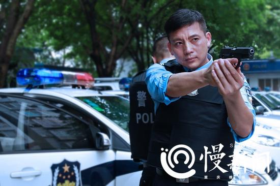 重庆最帅刑警队长满脸都写着闲人止步