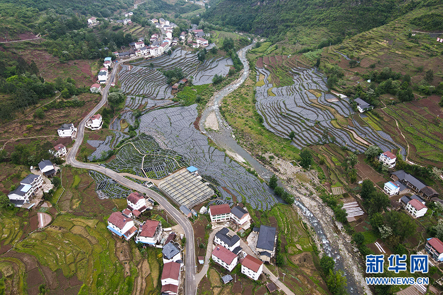 无人机视角下的丰都县三建乡美丽乡村画面.新华网 耿骏宇 摄(资料图)