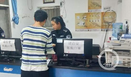 小周到派出所向民警报案