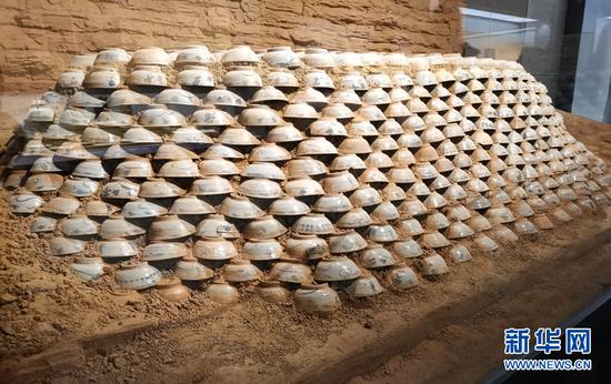 图为凑成湾碗椁墓.