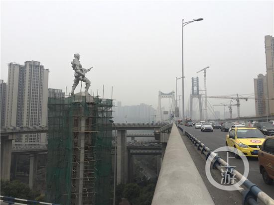 鹅公岩大桥雕塑图片
