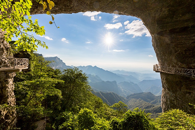 夏日走进山间 :滨水露营金佛山 刺激乐漂阿依河