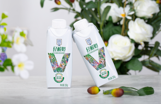 酸奶如何诠释"放纵的健康"?百特轻酸奶做到了