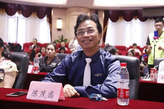 爱尔眼科重庆特区及新疆区ceo陈茂盛院长亲临现场