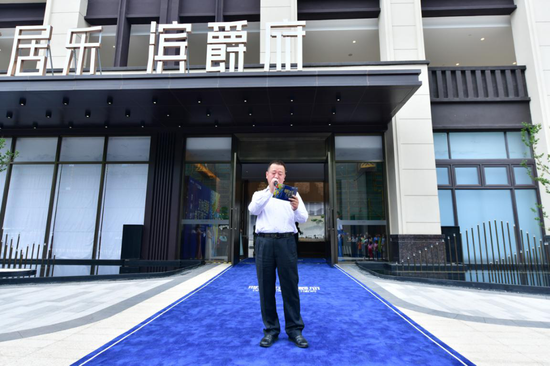 部总经理周军先生登台致辞,表达了雅居乐地产深耕重庆的决心和信心