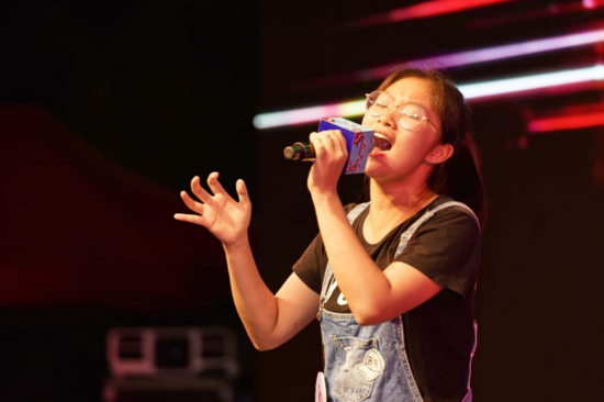 亚军选手 杨文佳季军选手 韦思颖现场更有dj打碟嗨翻全场,激情热舞