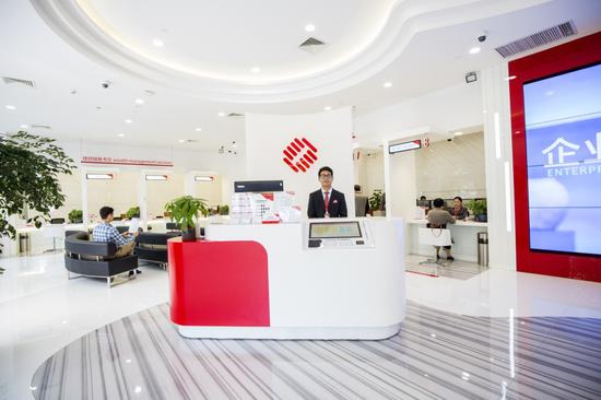 营业网点是一家银行优质服务的窗口,浙商银行重庆分行以"标准化"工作