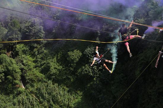 奥陶纪第三届国际极限荡绳挑战节开幕