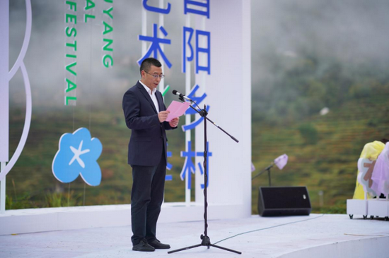 酉阳县委副书记,县长杨通胜致辞