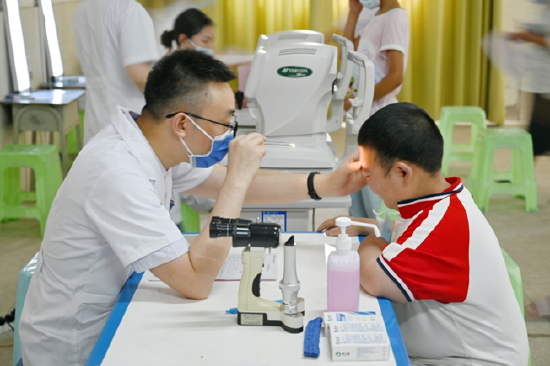 关爱特殊儿童重庆爱尔眼科医院总院护眼义诊活动圆满完成
