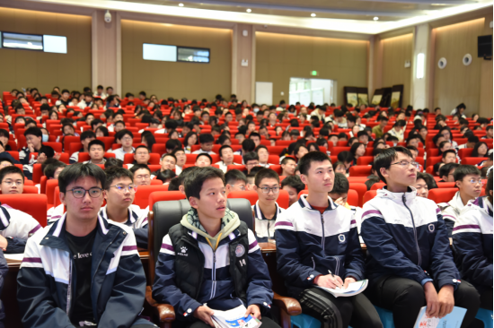 近视防控讲座走进字水中学 700余名高中生齐学护眼知识_新浪重庆_新浪