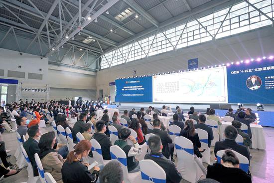 成渝双城经济圈文旅融合高峰论坛举行 川渝文旅大咖为融合发展建言