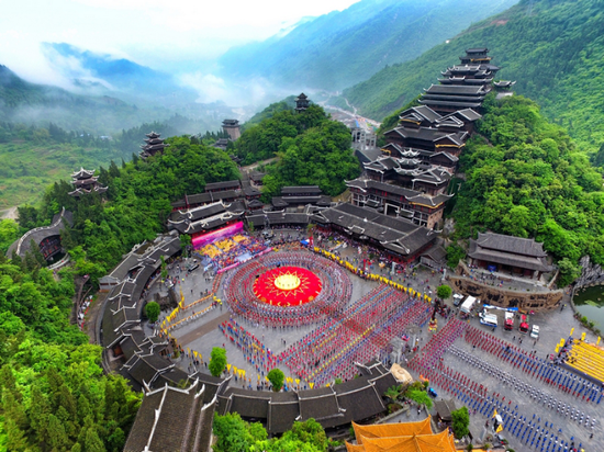 彭水蚩尤九黎城摩围山景区将对医务工作者免费开放