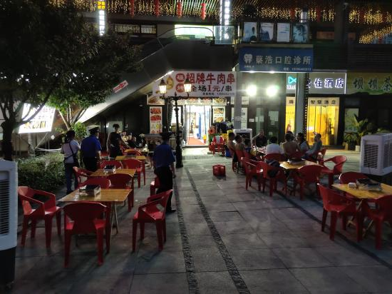 万科金色悦城五期商业区“夜市”赵利强(摄)