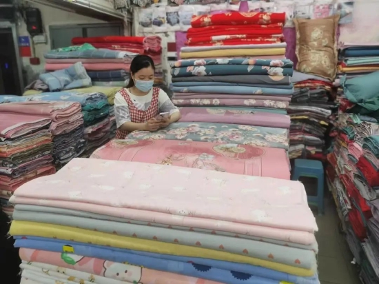 这里是主城大型专业的布匹批发零售市场,也是主城经营布匹最早的一批