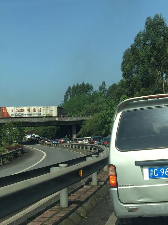 重庆高速公路堵车照片图片