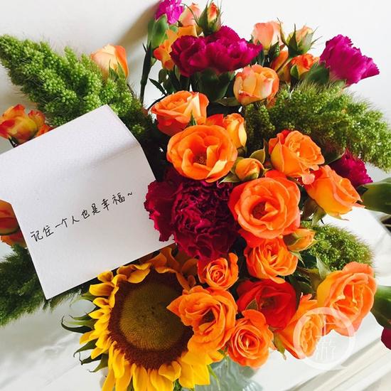 小伙坚持送花一个月七夕表白结果对方名花有主