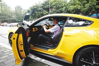 富二代在4s店做销售员 同事称"可能没得耍事"