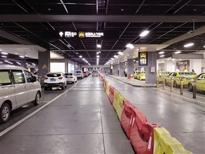 北站北广场临时下客区 停车超10分钟要收费