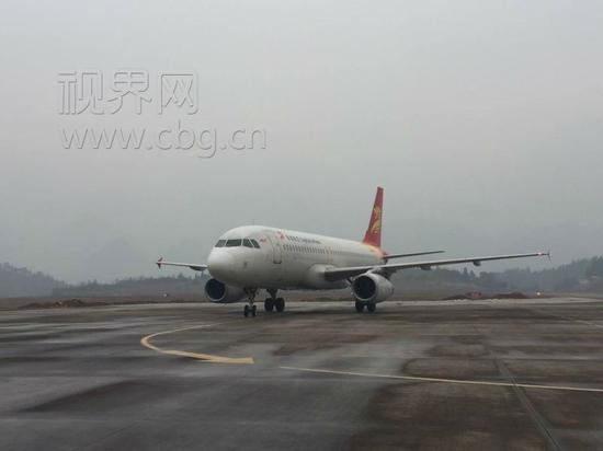西安-黔江-海口航线首航班机,由北京首都航空公司执飞,执飞机型a320