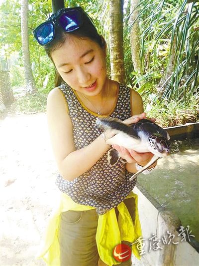 陈睿蕾在塔克拉玛干沙漠公路上