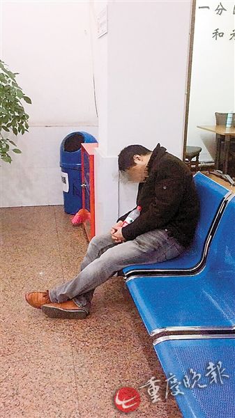 在派出所醒酒的冯先生