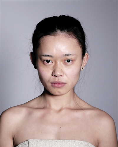 吴玉青原本是一个相貌平平的女孩.