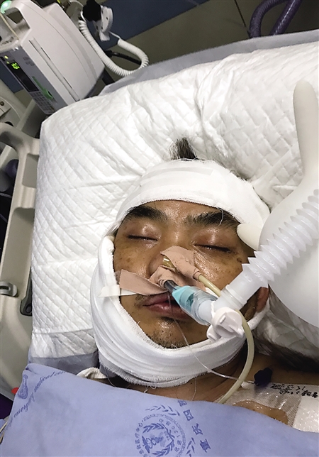 事发后在急救中心抢救的段海南 受访者供图