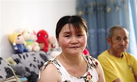 最美儿媳带着病重公公出嫁 为寻找迷路公公到中暑