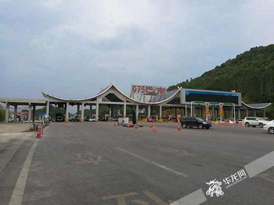 暑运高峰 重庆高速收费站设交通事故快速理赔点