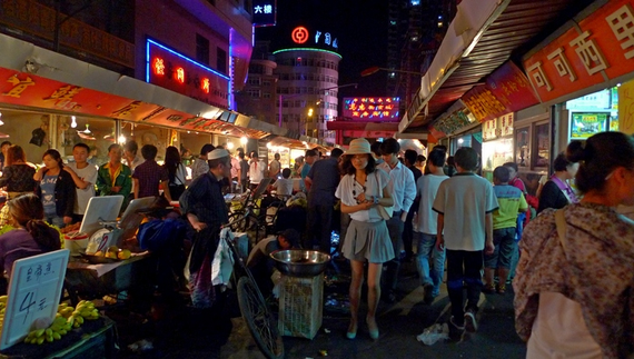 下午17点左右抵达西宁,入住酒店后自行结伴前往闻名全国的莫家街夜市