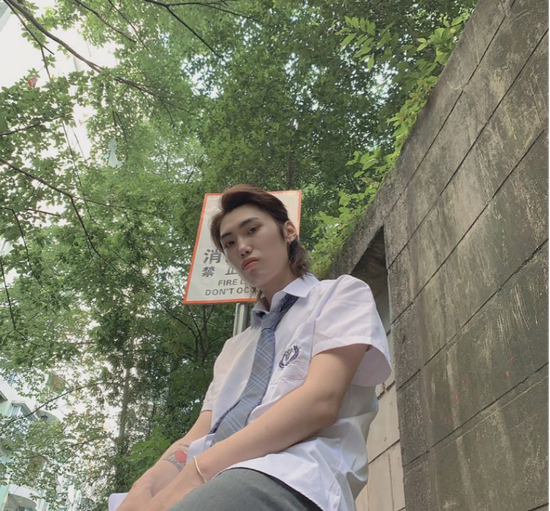 陈崎凡生活照陈崎凡毅然决定做近视手术之后,纠结去