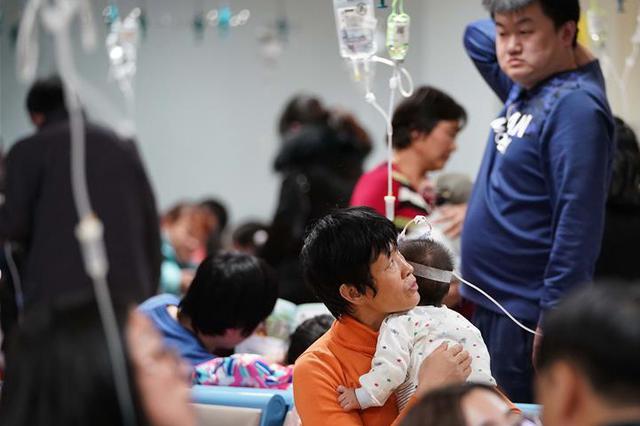 患儿看病难 重庆市儿科医生缺口达1000多人