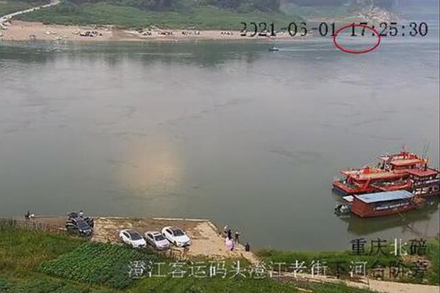 休假民警托起落水男孩 被冲走四五公里后最终成功上岸 - Vimarsana News