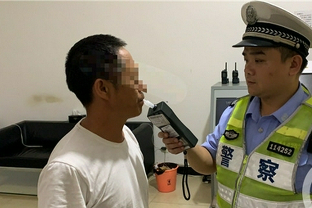 重庆一男子5次酒驾被查 其中3次被同一民警查获 - Vimarsana News
