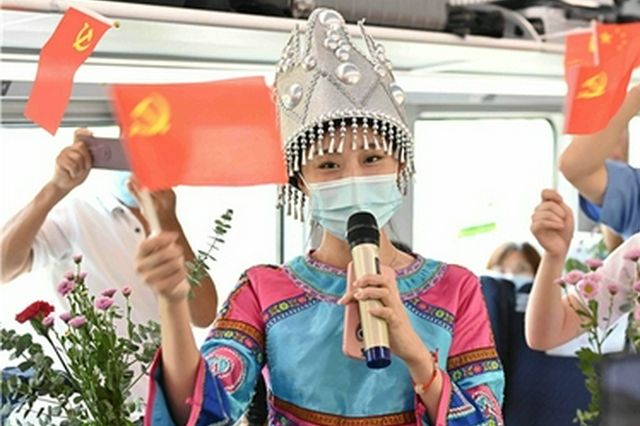 重庆到张家界首趟动车组列车开行 二等座票价最低162元 - Vimarsana News