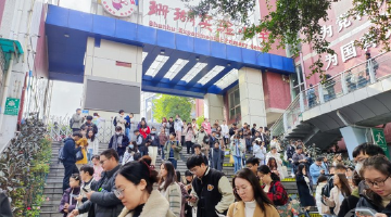 国考现场：重庆最热岗位近千人报名