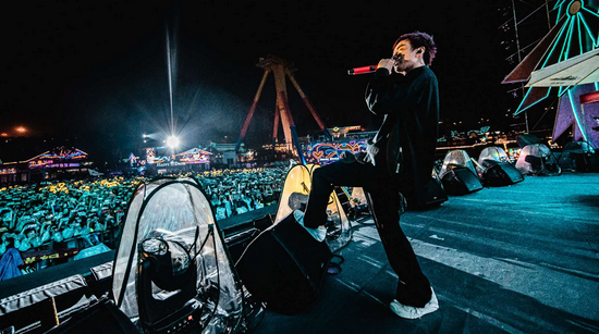 欢乐谷超级夜场狂欢进行时你的男孩tizzyt热血空降hve电音节