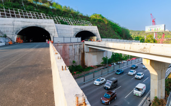 火凤山隧道进口