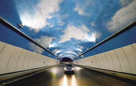 重庆华岩隧道今日通车缓解中梁山隧道交通压力