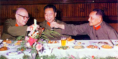粉碎四人帮后华国锋为何仍然冷落邓小平