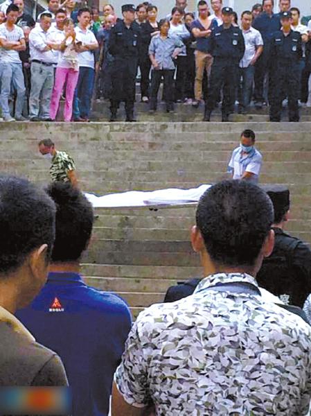 南充老年夫妇深夜家中被残杀 邻居:嫌疑人系其女儿