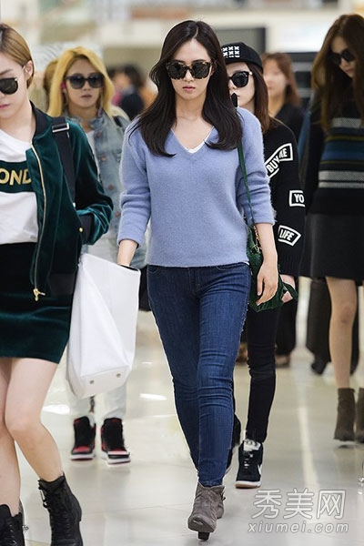 少女时代秋日街拍教你巧搭毛衣